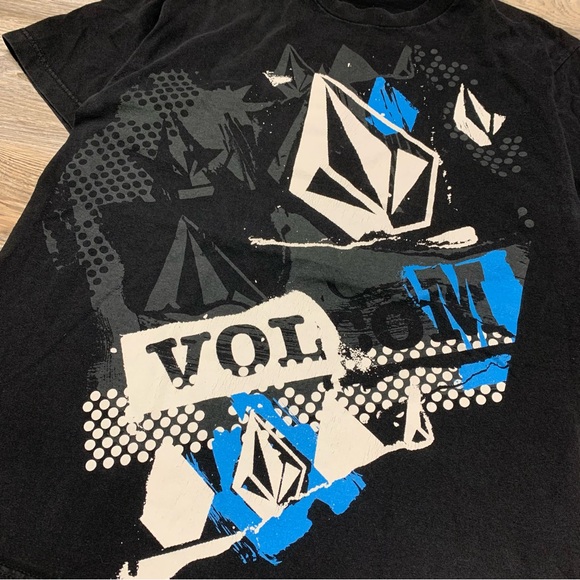 2000’s Volcom Graphic Tee - Picture 2 of 4